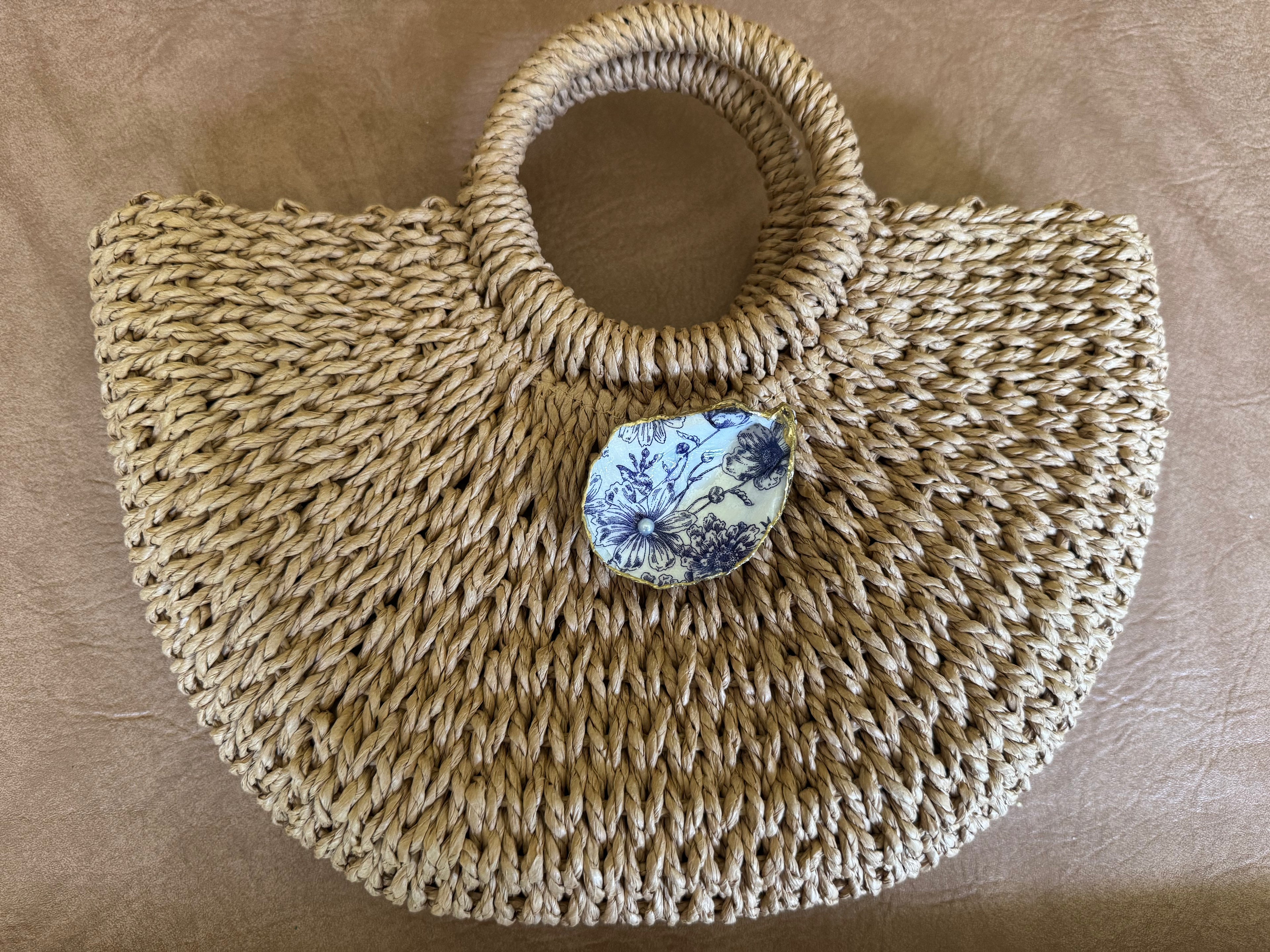 Straw Round Handled Tote (M)- Blue floral