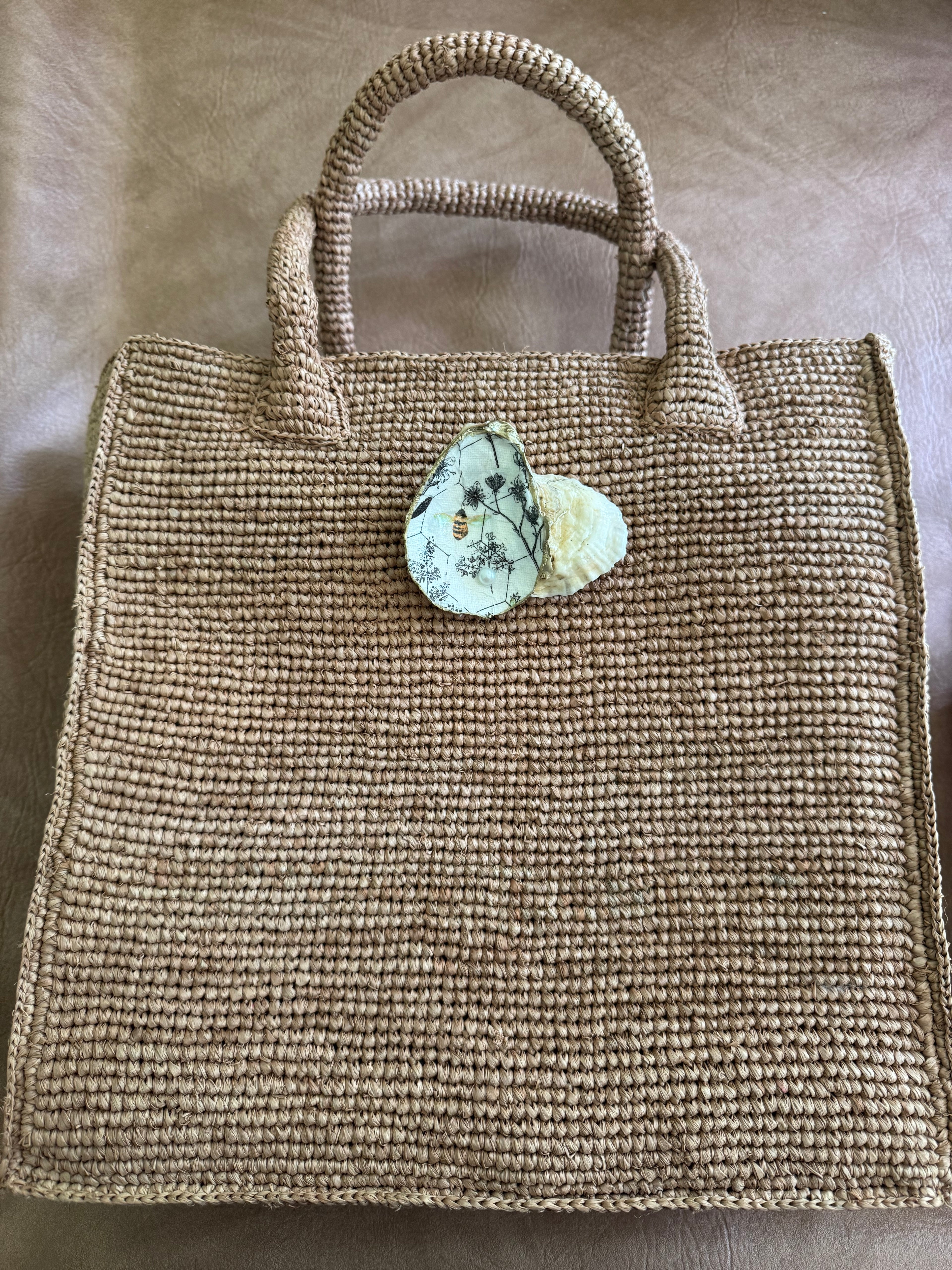 Handled Tote - XLarge with Bee or Other Selected Shell Pattern