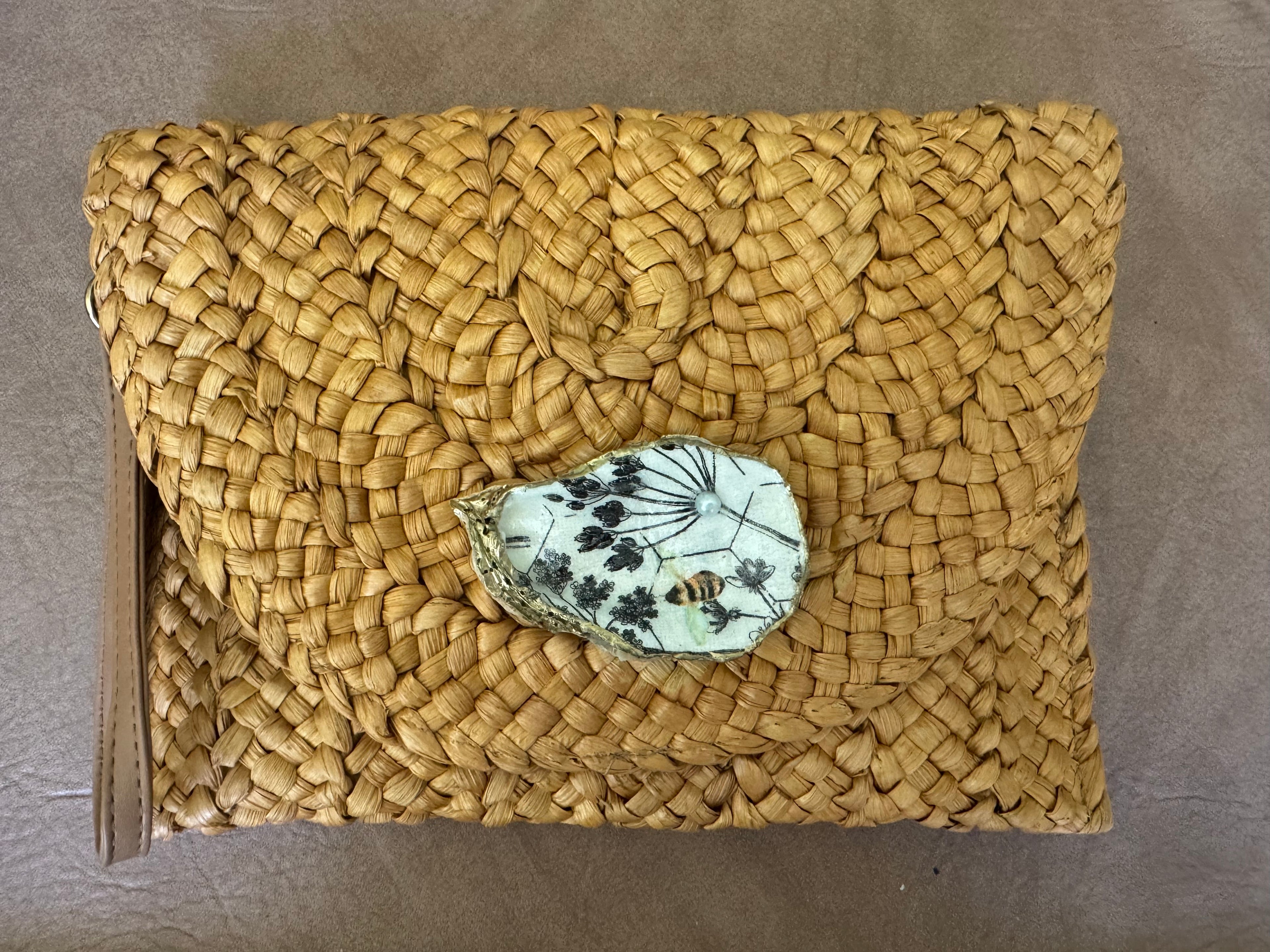 Oyster Embellished Straw Envelope Clutch - Natural with Bee