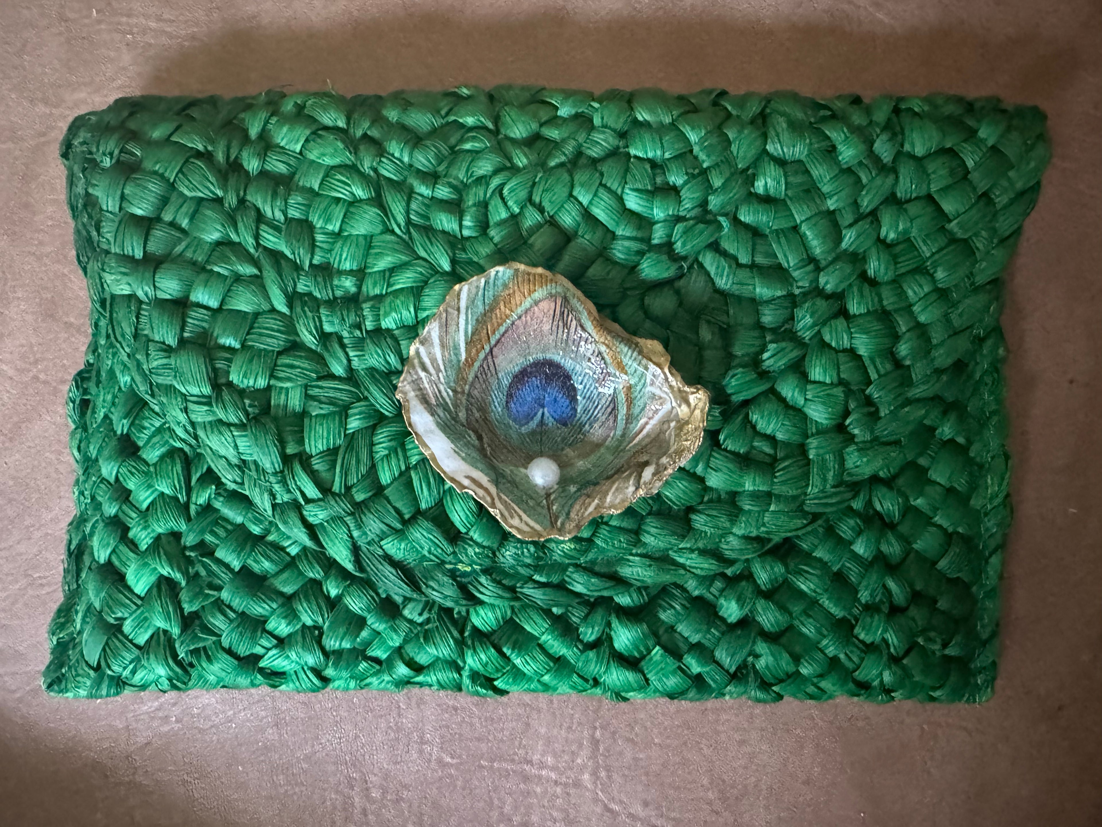 Oyster Embellished Straw Envelope Clutch - Green with Peacock Shell